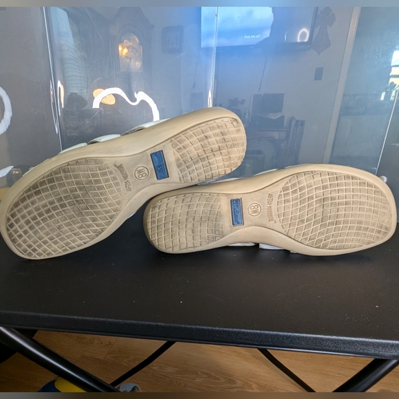 Cobbie Cuddlers 8W vintage ultra comfort white leather lace up gladiator sandals - Picture 5 of 10